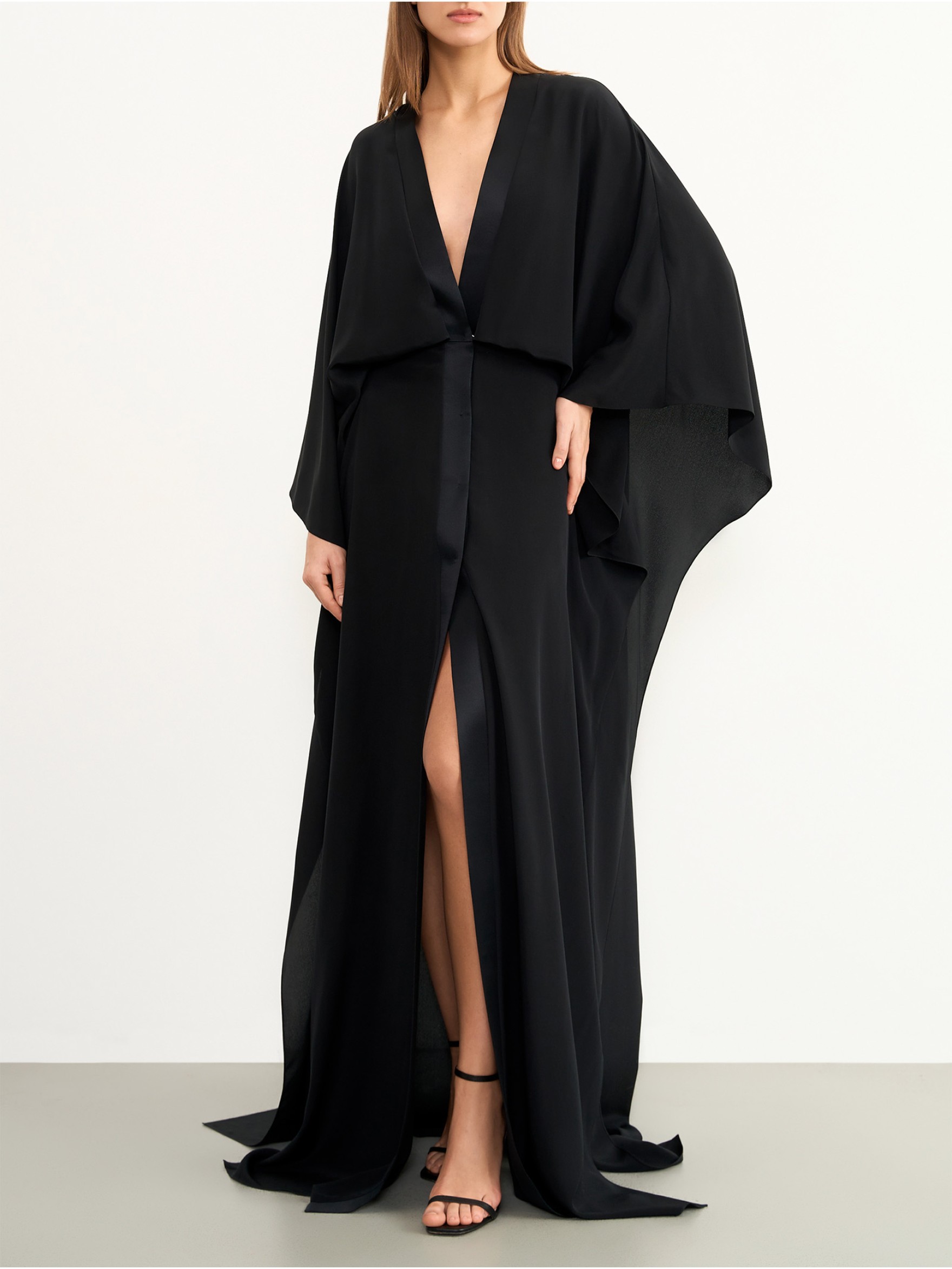 Платье макси кафтан из крепдешина и атласа