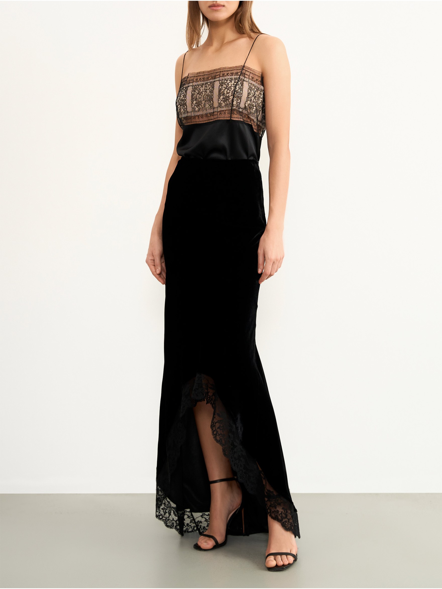 Топ из шелка и кружева на бретелях