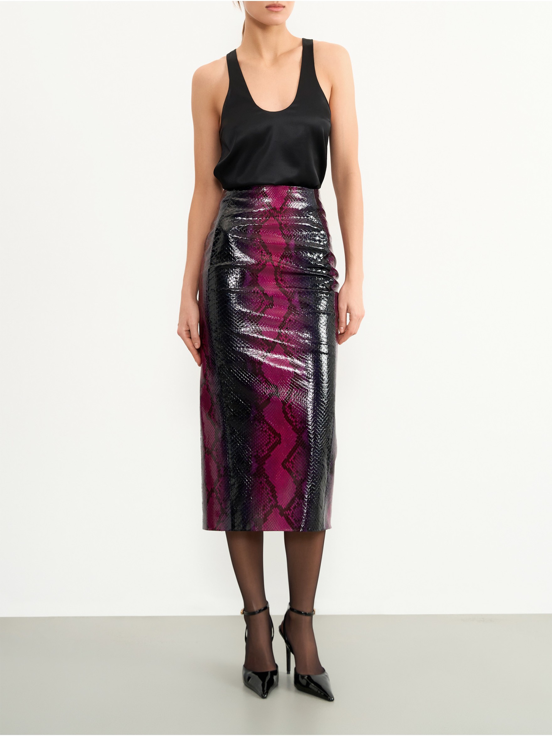 Силуэтная миди юбка из кожи питона