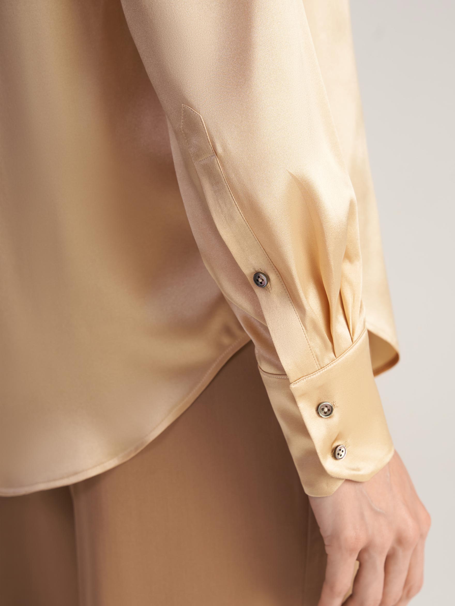 Рубашка из атласного шелка