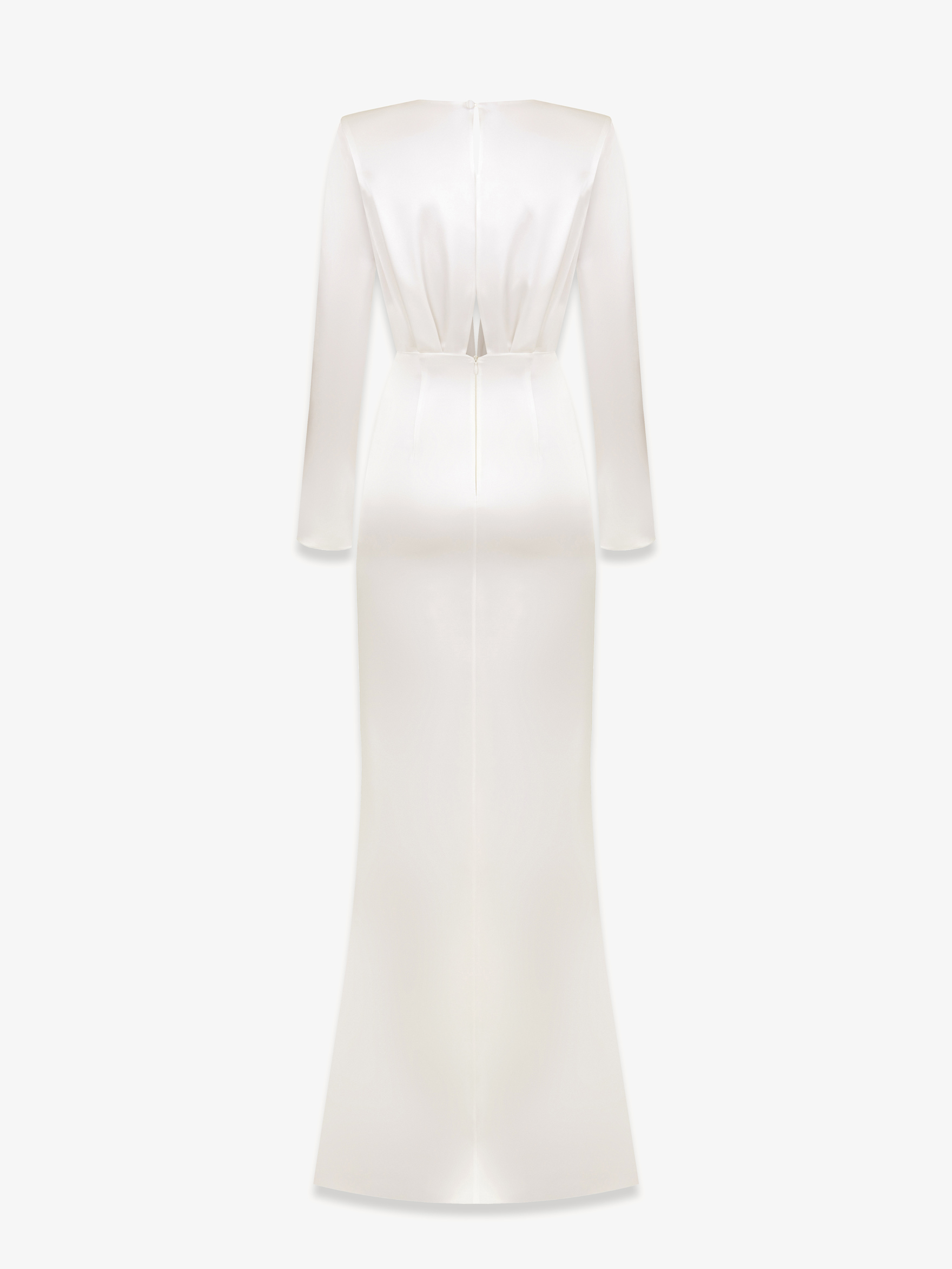 Платье из атласного шелка с глубоким вырезом