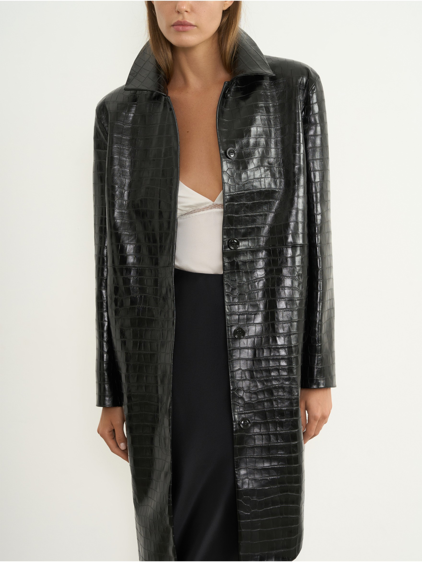 Плащ из кожи под крокодила