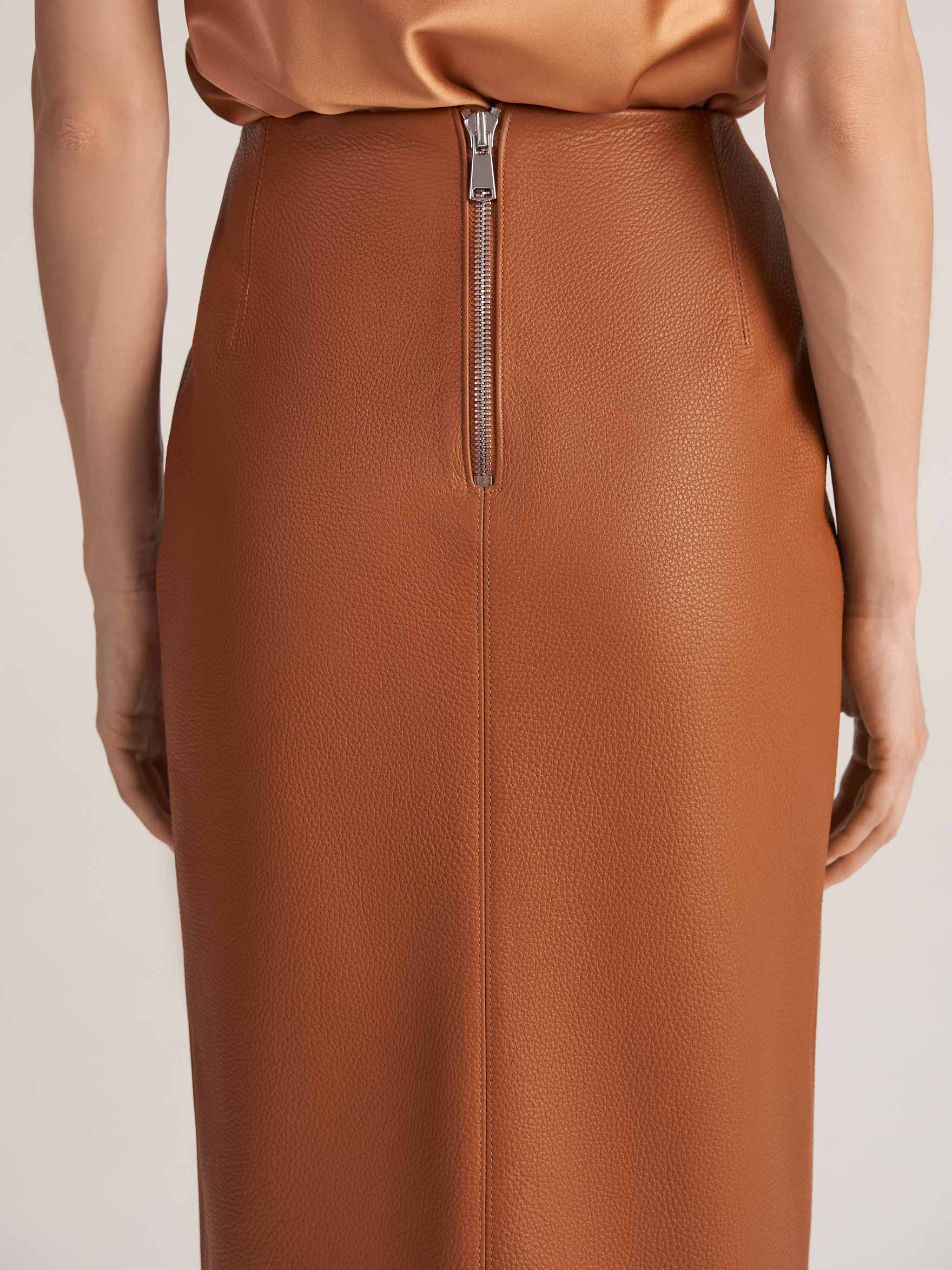 Юбка-карандаш из кожи оленя