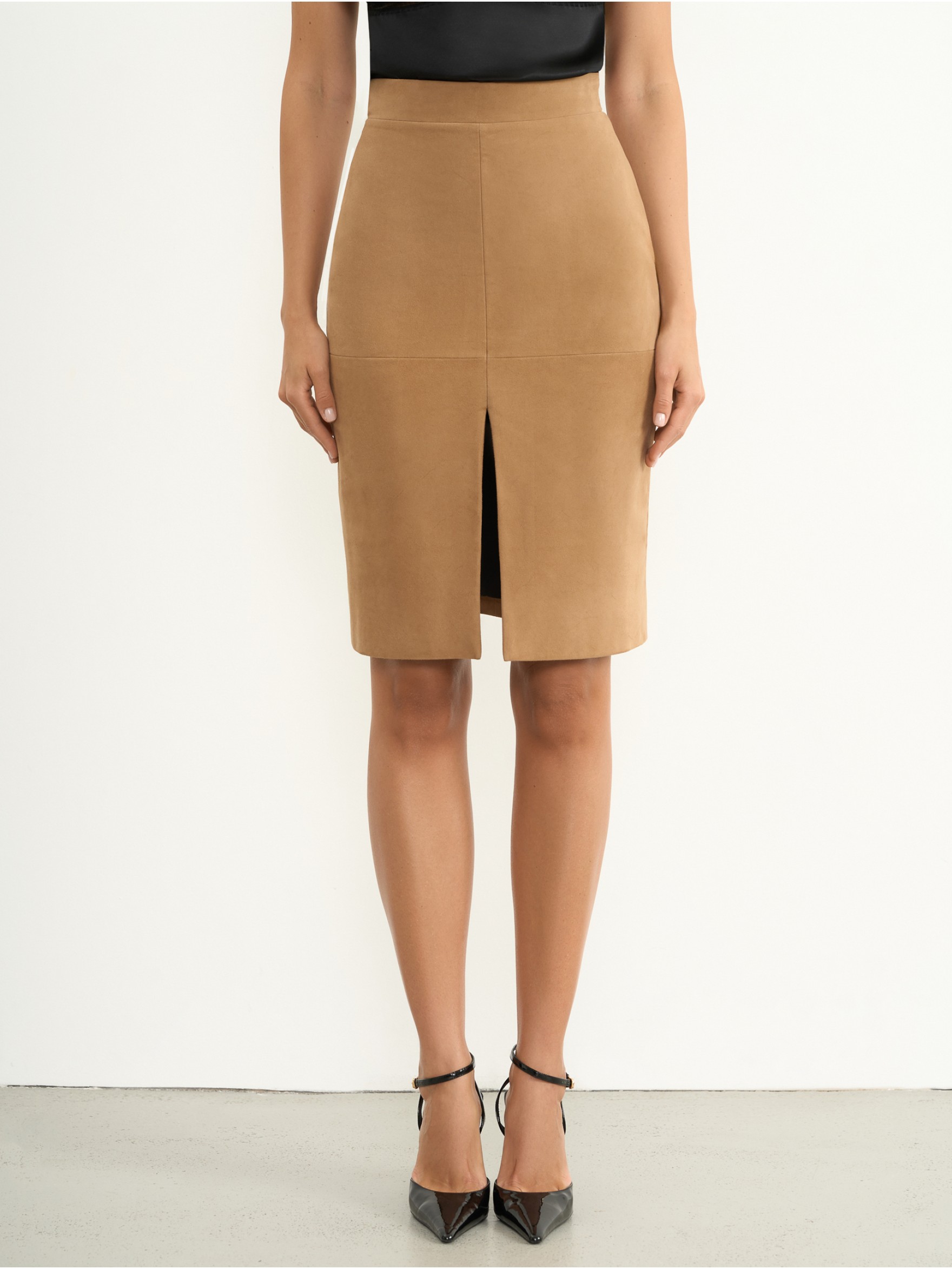 Юбка-карандаш из замши