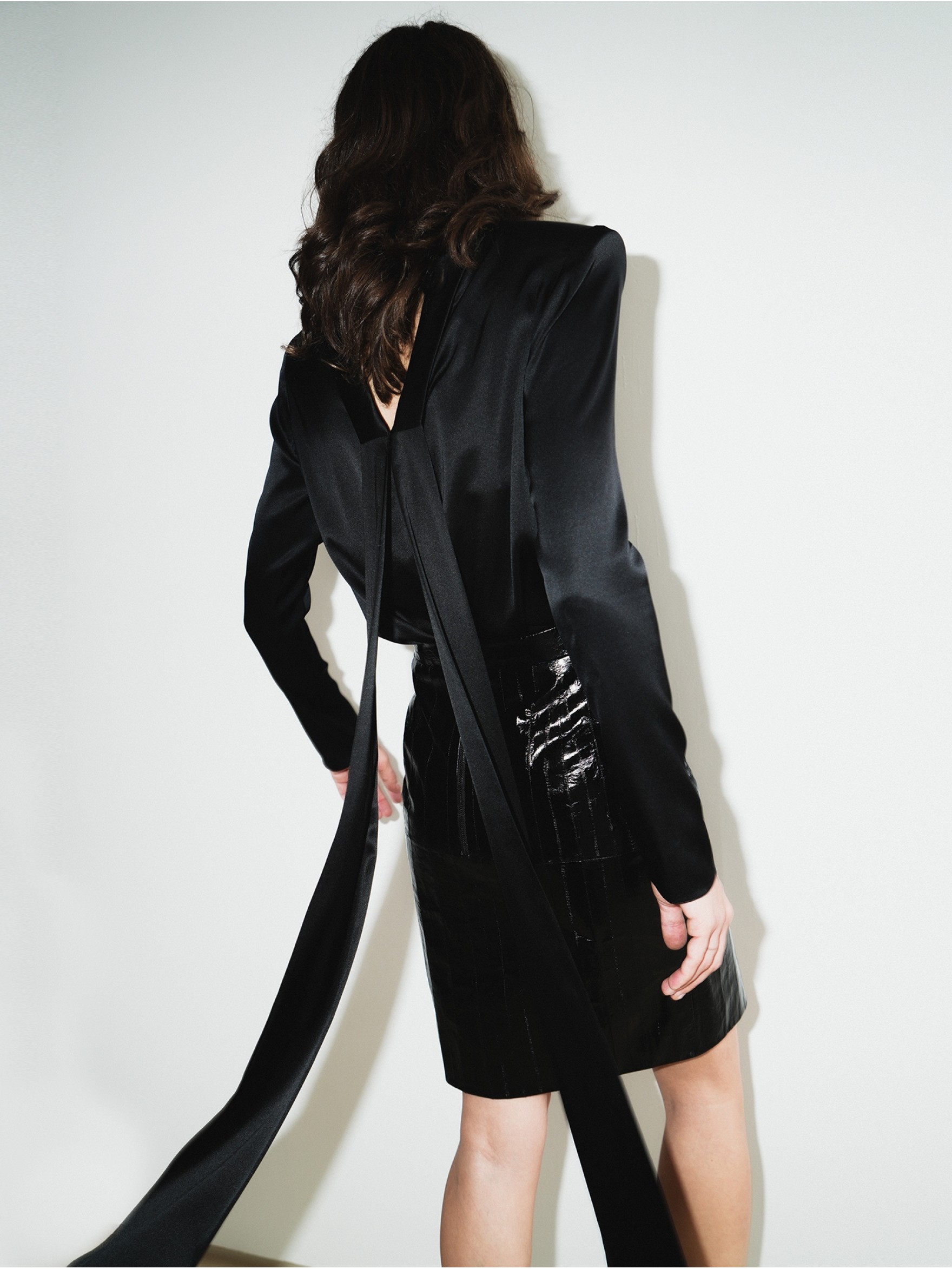 Юбка-карандаш из кожи угря