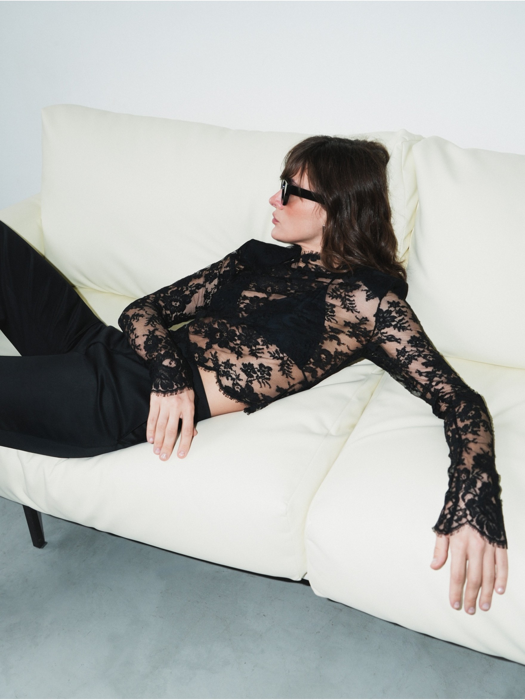 Топ из кружева с длинным рукавом