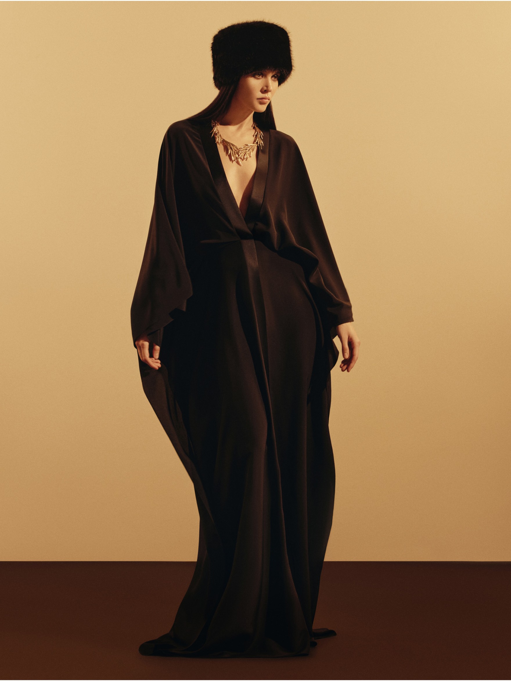 Платье макси кафтан из крепдешина и атласа