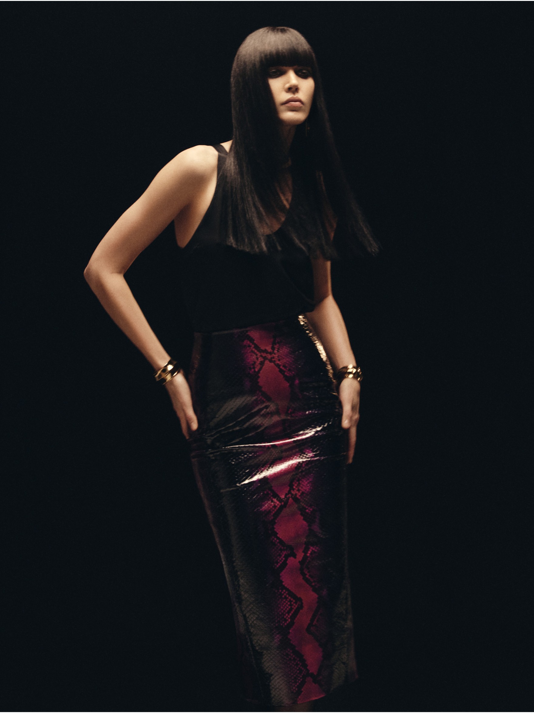 Силуэтная миди юбка из кожи питона